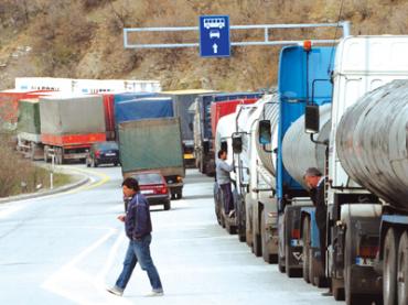 Kamionët me mallra të Kosovës hyjnë në Serbi 