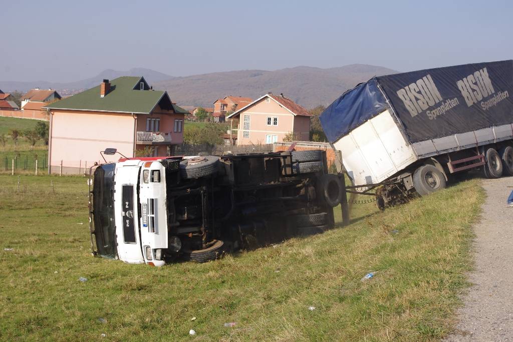 Vetëvendosje serish rrotulluan një kamion me mallra serbe
