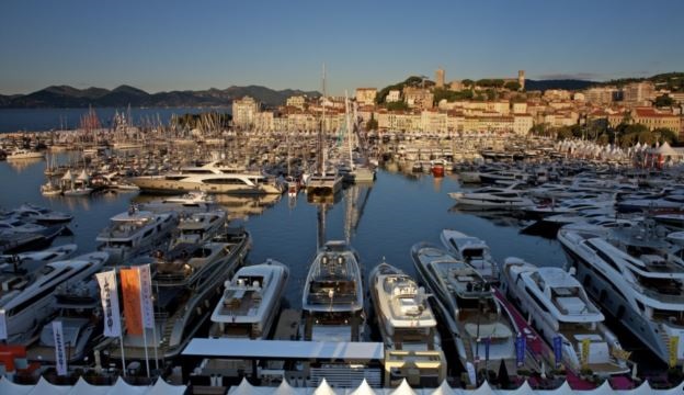 Kana në rivierën franceze tërheq njerëzit më të pasur të botës 