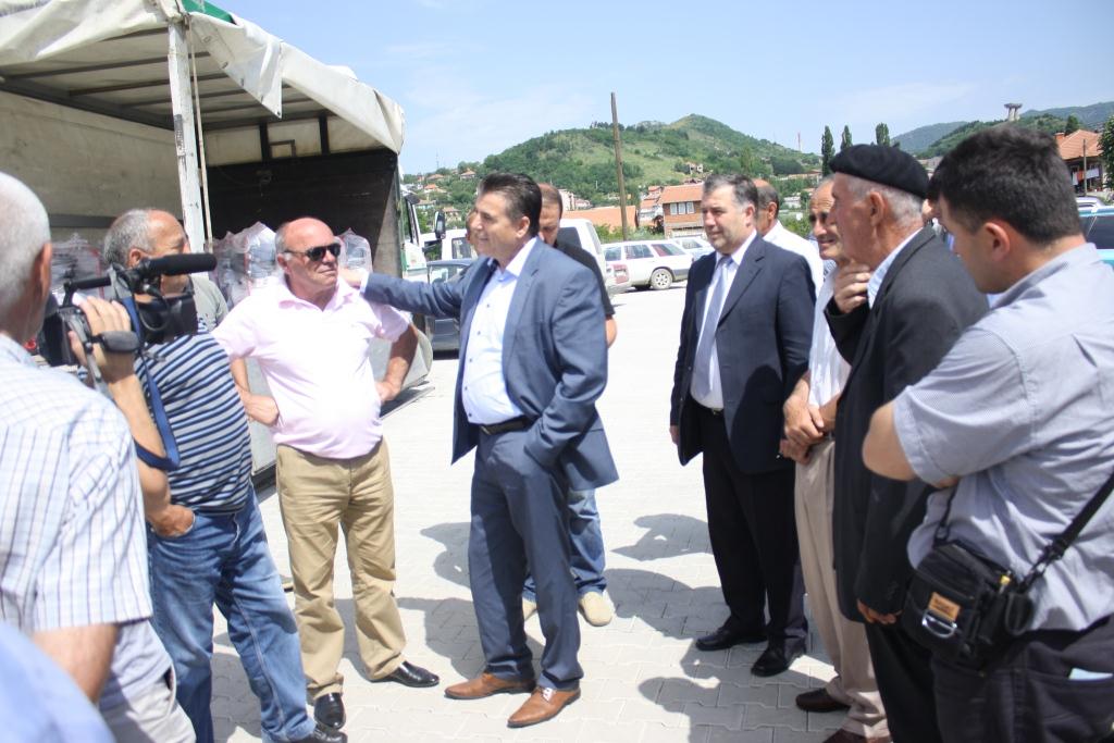Komuna e Mitrovicës ndan 22 makina mjelëse  për fermerë