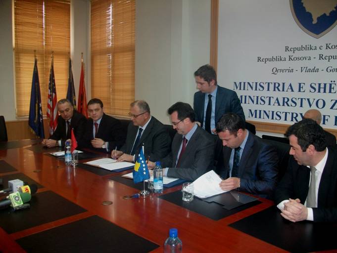 Kosova e Shqipëria nënshkruan bashkëpunimin në farmaceutikë