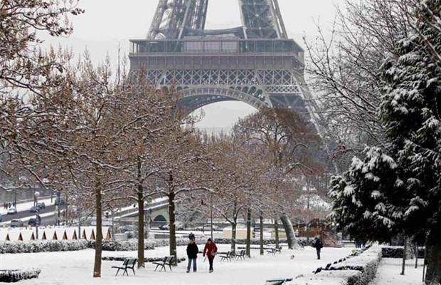 Moti i keq në Evropë mbyll kullën Eifel në Paris
