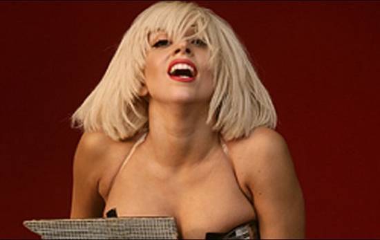 Lady Gaga në krye të shitjeve në internet