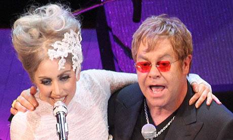 Lady Gaga, kumbara e djalit të Elton John