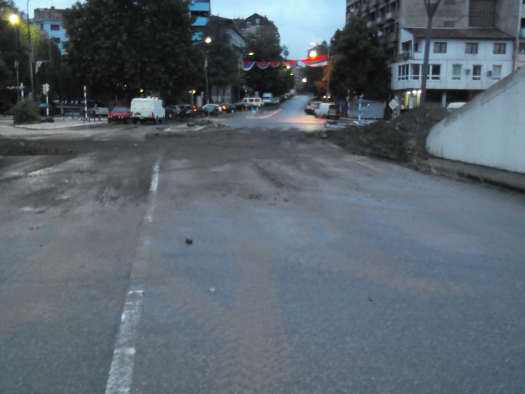 Largohet barrikada mbi urën e lumit Ibër në Mitrovicë