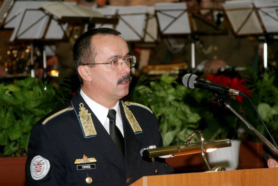 Shefi i mbrojtjes së Hungarisë viziton Kosovën  