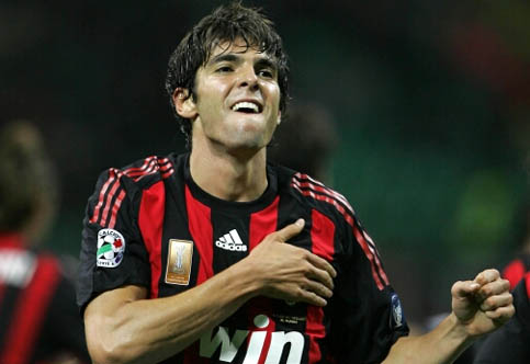 Kaka rikthehet në Milan