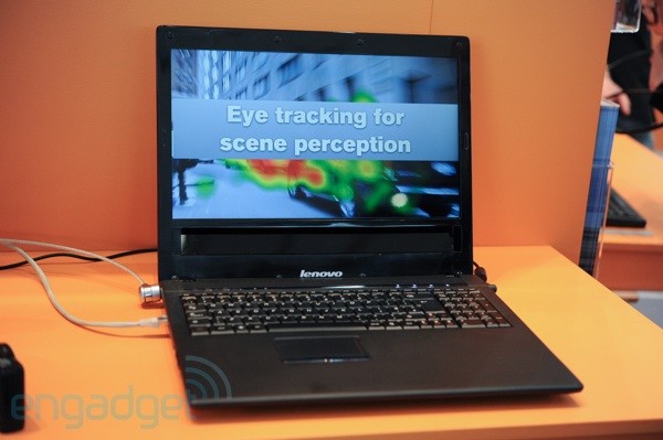 Lenovo prezanton laptop që dirigjohet nga syri