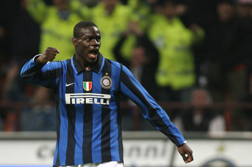Balotelli grindet me mbrojtësin serb, Kolarov