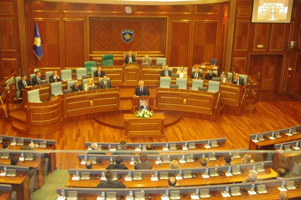 Kuvendi nderoi figurën e kryetarit të AKP-së, Dino Asanaj