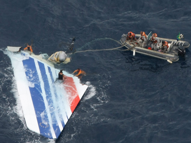 Mbyten dy anije me qindra migrantë
