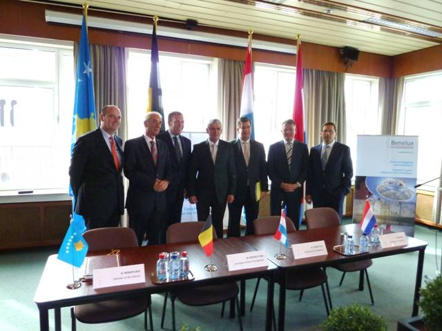 Rexhepi nënshkruan marrëveshjen e riatdhesimit me shtetet e Beneluksit