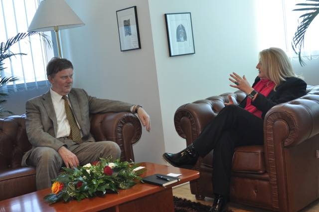 Ministrja Tahiri priti ambasadorin holandez në Kosovë