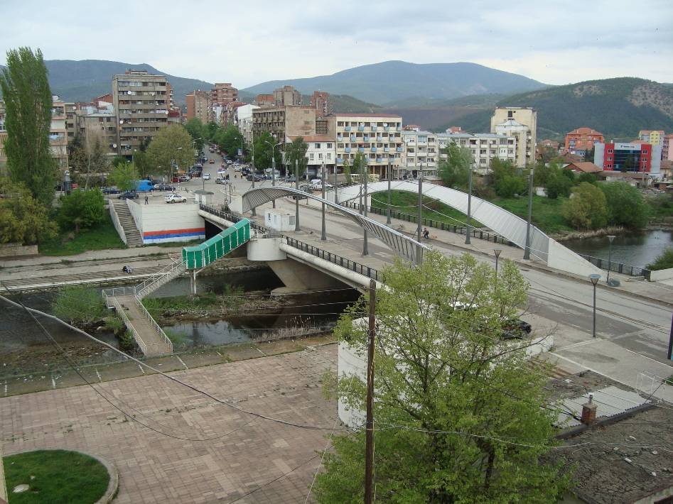 Serbët bojkotojn zyrën Administrative në Mitrovicë