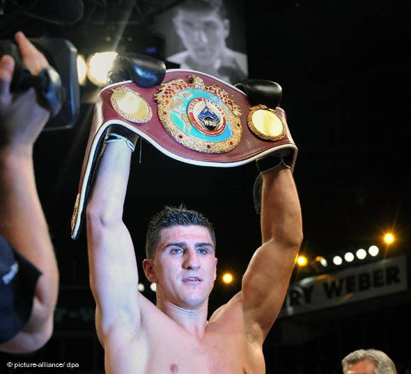 Kosovari Hukiç mbron titullin e botës WBO