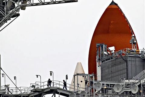 NASA përgatitet për lëshimin e fundit të anijeve Shuttle