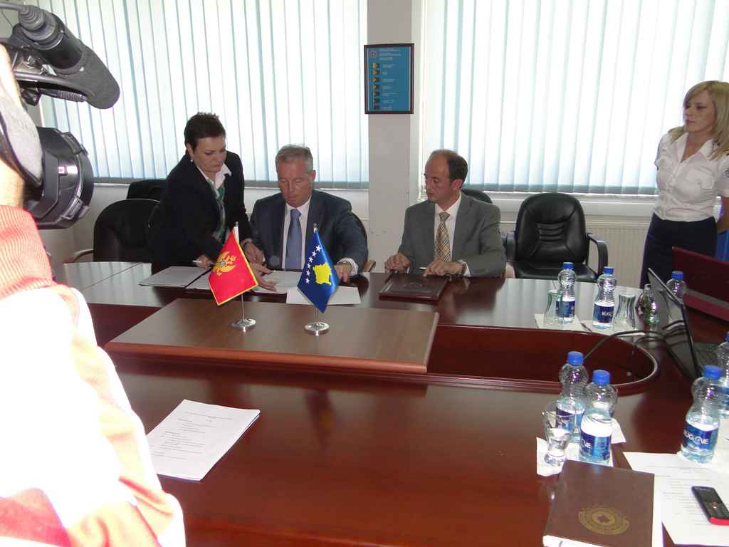 Dogana e Kosovës dhe e Malit te Zi nënshkrun protokoll bashkëpunimi  