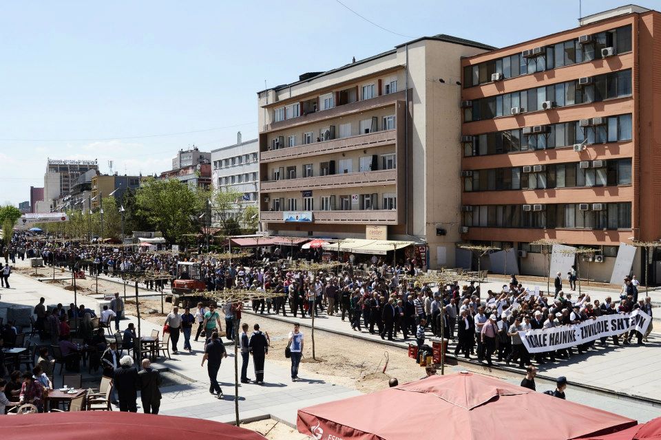 Mijëra qytetarë protestojnë kundër hajnisë