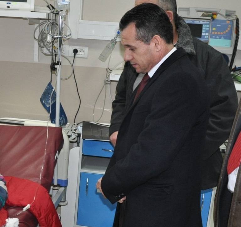 Zëvendësministri Mustafa viziton nxënësin e plagosur
