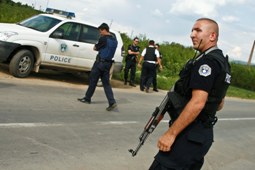 Tre policë të plagosur në veri të Kosovës