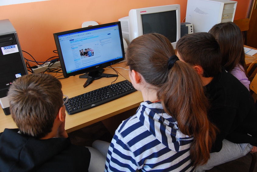OSBE ndihmon arsimimin e komuniteteve të Kosovës