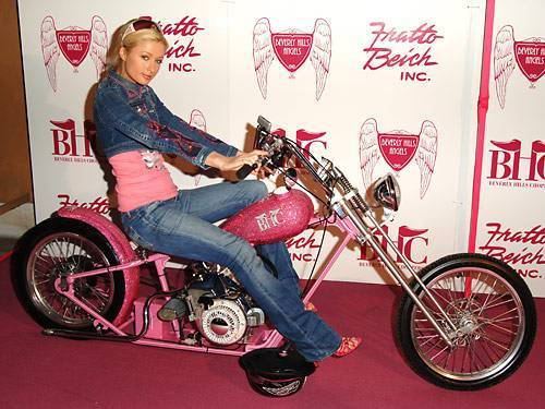 Paris Hilton prezanton motorrin e saj
