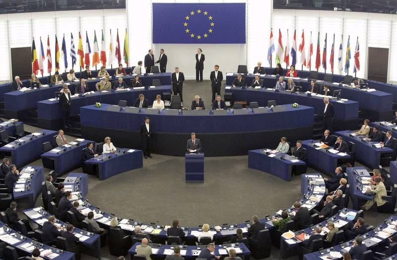 Parlamenti Europian miraton rezolutë që dënon Vojislav Sheshelin