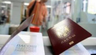 Mbi 30 mijë shqiptarë të Kosovës marrin pasaporta serbe