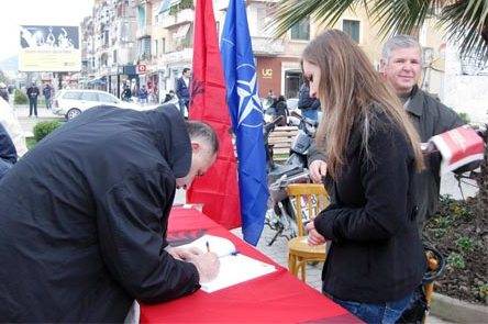 Marty, qindra qytetarë të Elbasanit firmosin peticionin