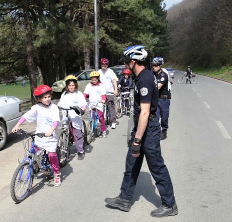 Policia ofron siguri në aktivitetet e nxënëseve  