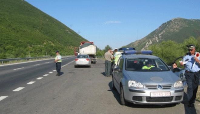 Kosova dhe Shqipëria nisin shërbimet e përbashkëta të policimit rrugor 