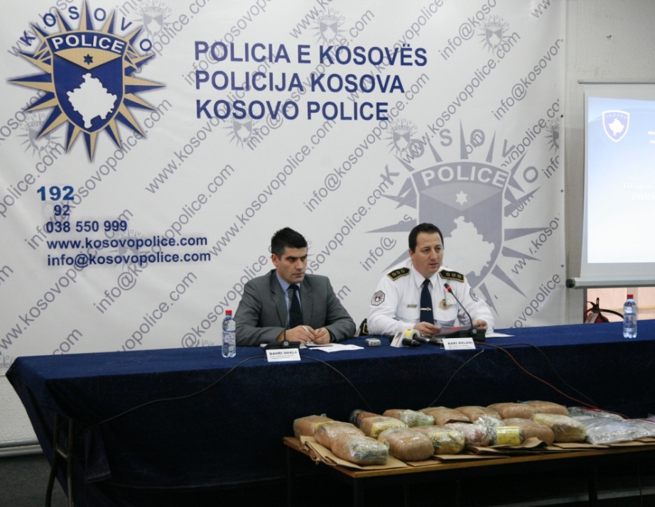 Policia arreston tre të dyshuar dhe konfiskon 17 kg marihuanë