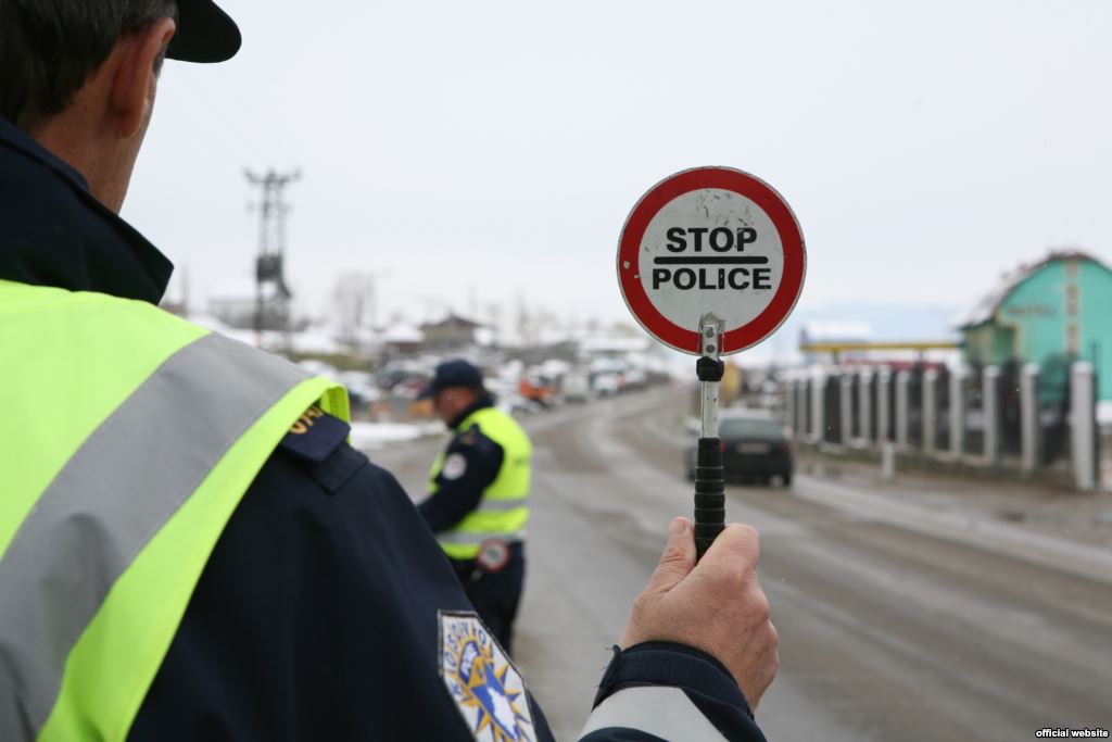 Policia apelon tek ngasësit të kenë kujdes gjatë qarkullimit në rrugë