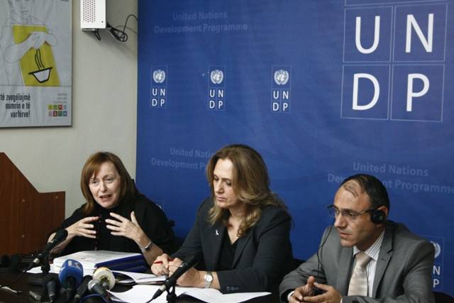 UNDP dorëzoi Ligjin mbi Personat e Verbër në Alfabetin Braill