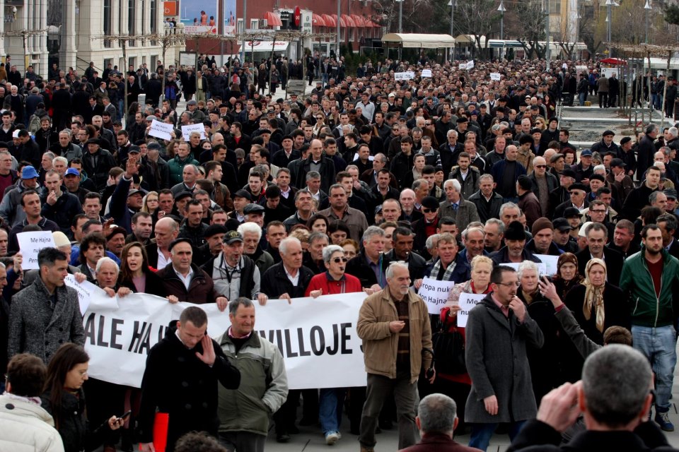 Qytetarët protestuan me moton Ndaloje hajnin zhvilloje shtetin!