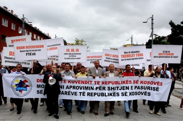 Punëtoret serish protestojnë kundër shitjes së PTK-së