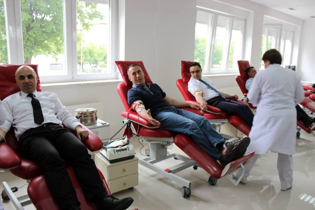 Haradinaj dhuroi gjak, në Javën për Dhurimin Vullnetar të Gjakut