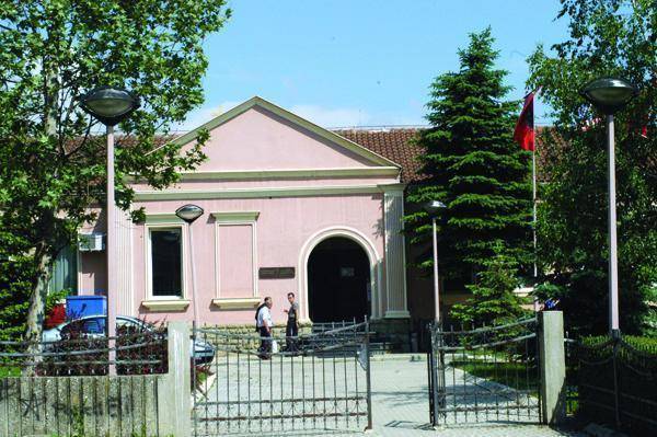 Hetime për rrogat në Universitetin e Prishtinës 