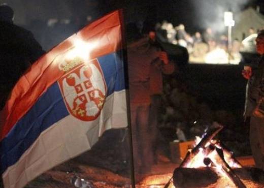 Serbët kalojnë natën jashtë në Jarinjë