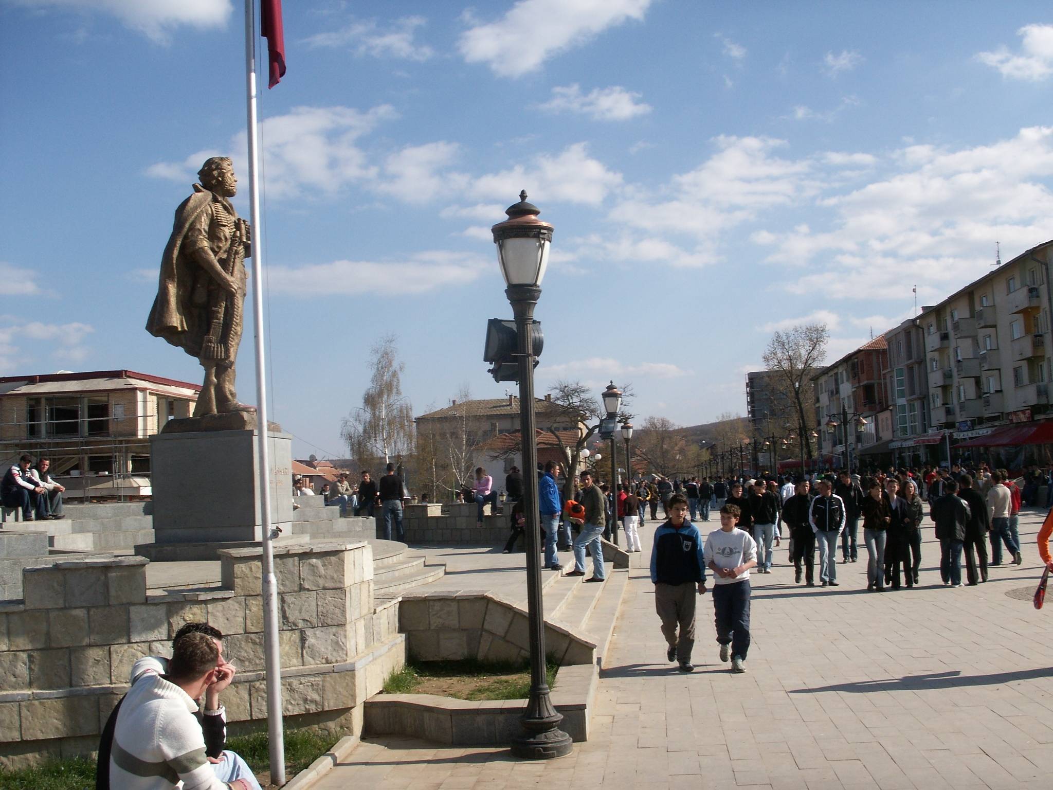 Skenderaj: Tre persona janë plagosur rëndë me armë zjarri 