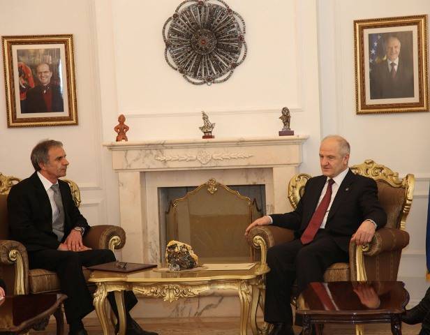 Presidenti Sejdiu priti ambasadorin Stojan Karajanov 