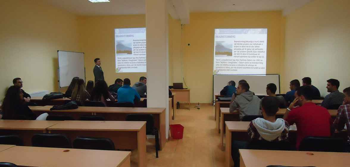 Studentët e UBT-së e mbështetën aksionin “Ta pastrojmë Kosovën”