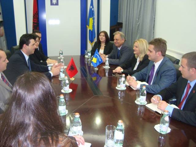 Shqipëria e gatshme për thellimin e bashkëpunimit me Kosovën