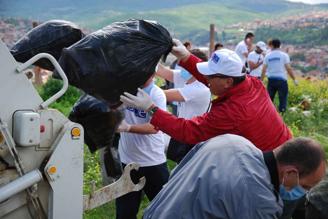 KOK dhe TPK sjellin fushatën më të madhe në Kosovë “T’i japim vendit ngjyra”