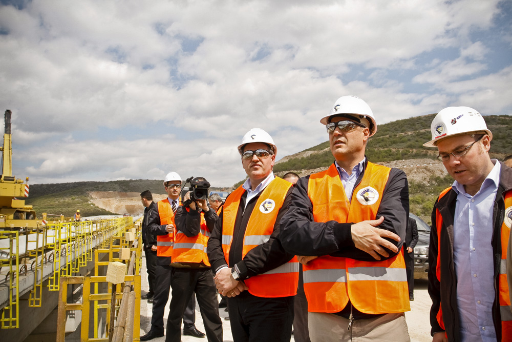 Thaçi inspekton punimet ne autostradën Vermicë-Merdarë