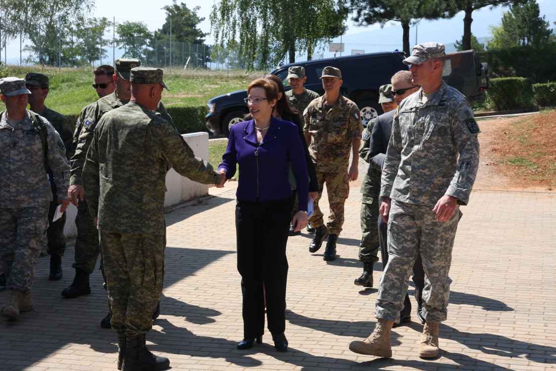 Jacobson vizitoi sot FSK-në në Ferizaj