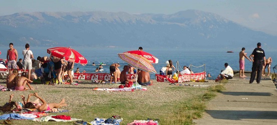 Plazhet pranë Liqenit të Ohrit ende pa turistë