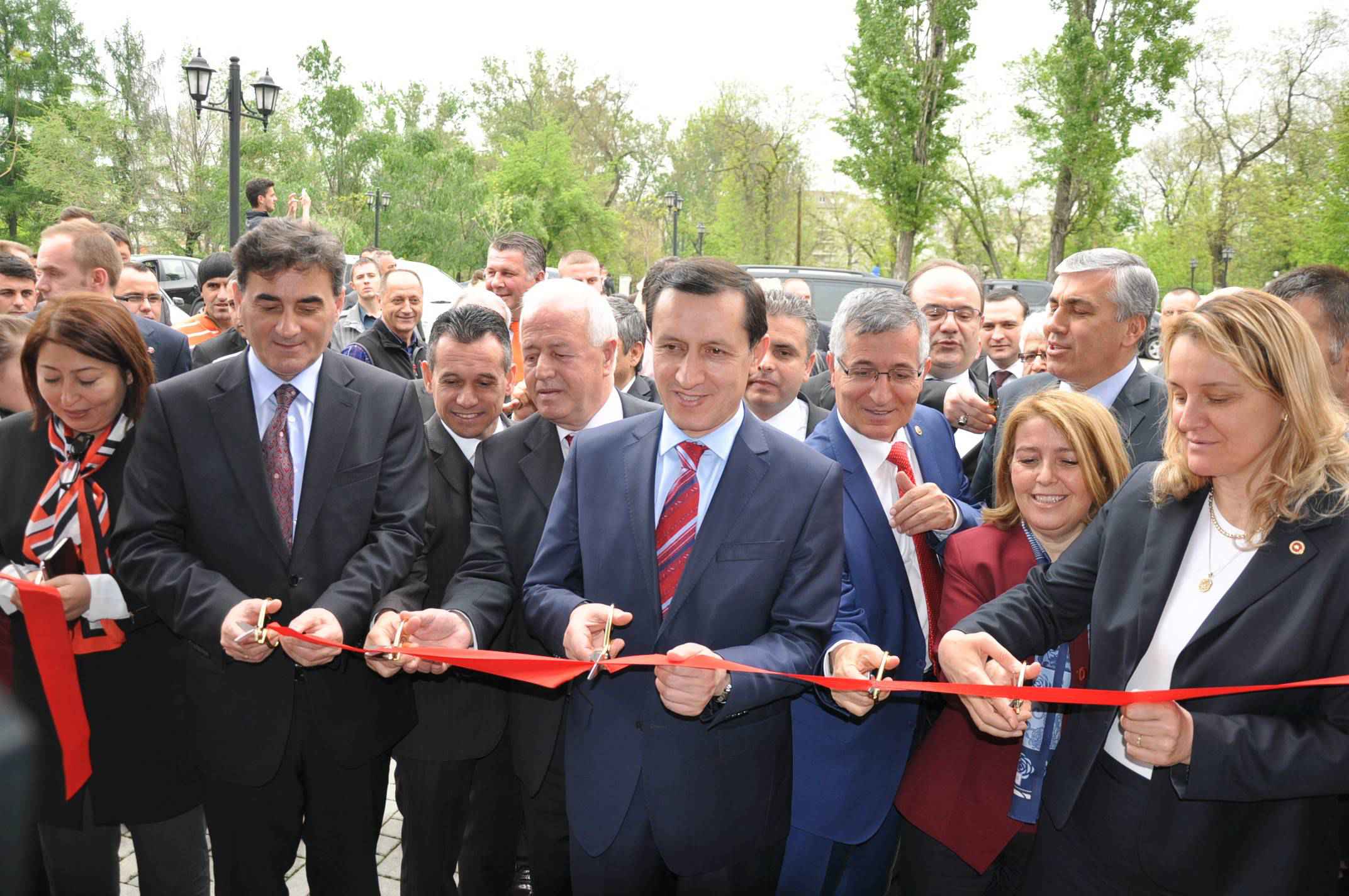 Përurohet shkolla në Reçan dhe amfiteatri i Universitetit “Ukshin Hoti”