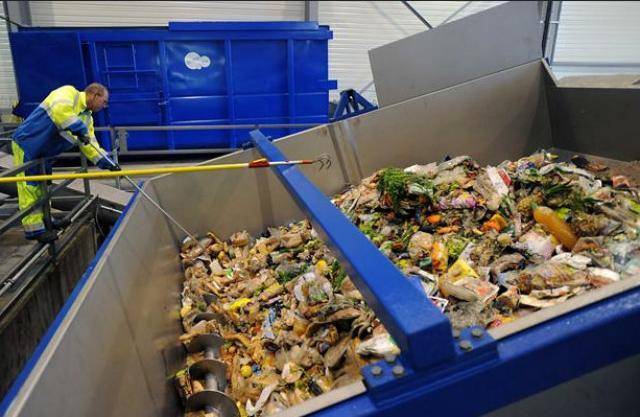Rreth 50 përqind e ushqimit hidhet në mbeturina  