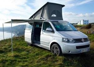 VW me modelin e furgonit kamping